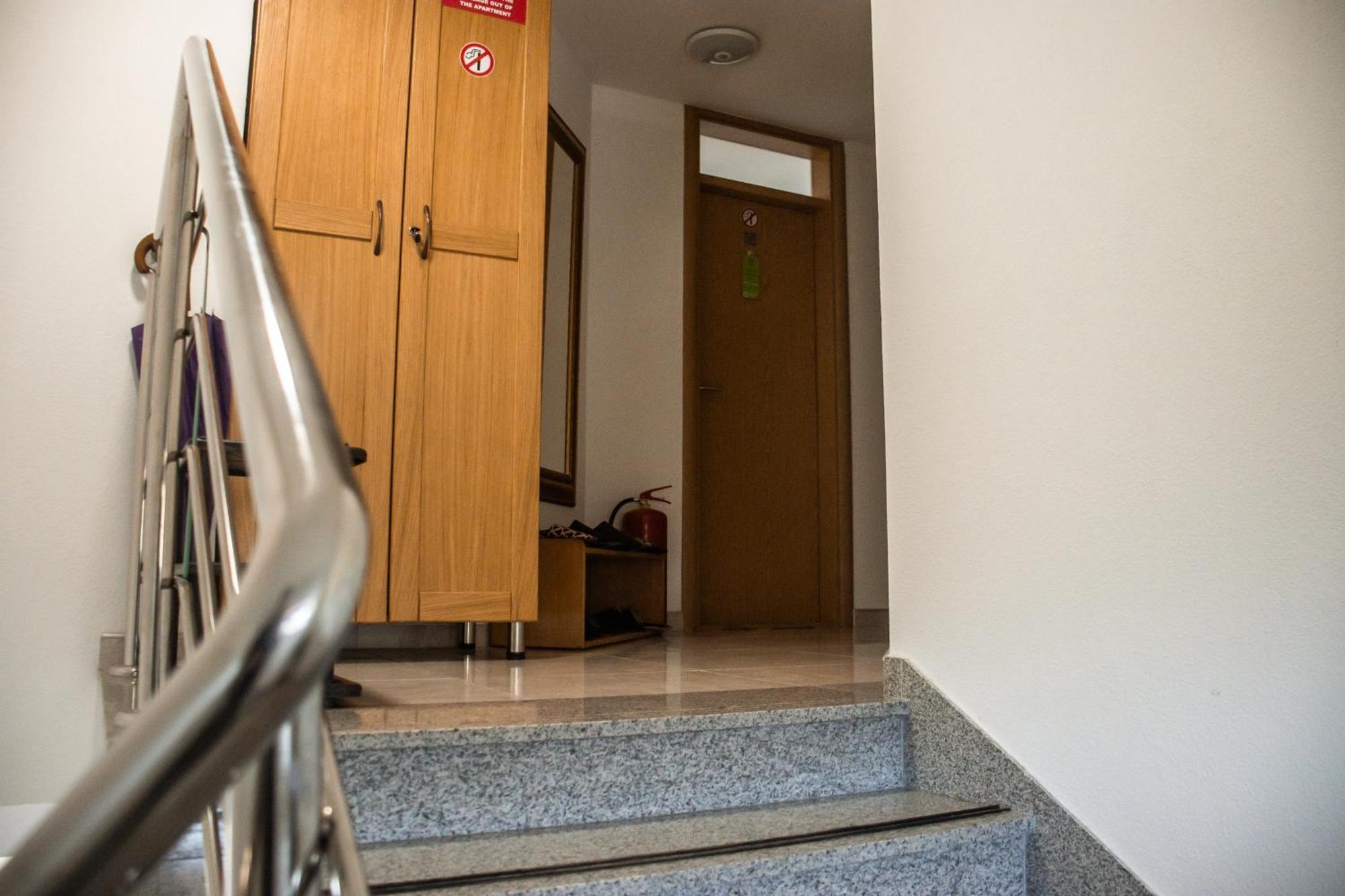 Apartments Basic Visoko Eksteriør bilde