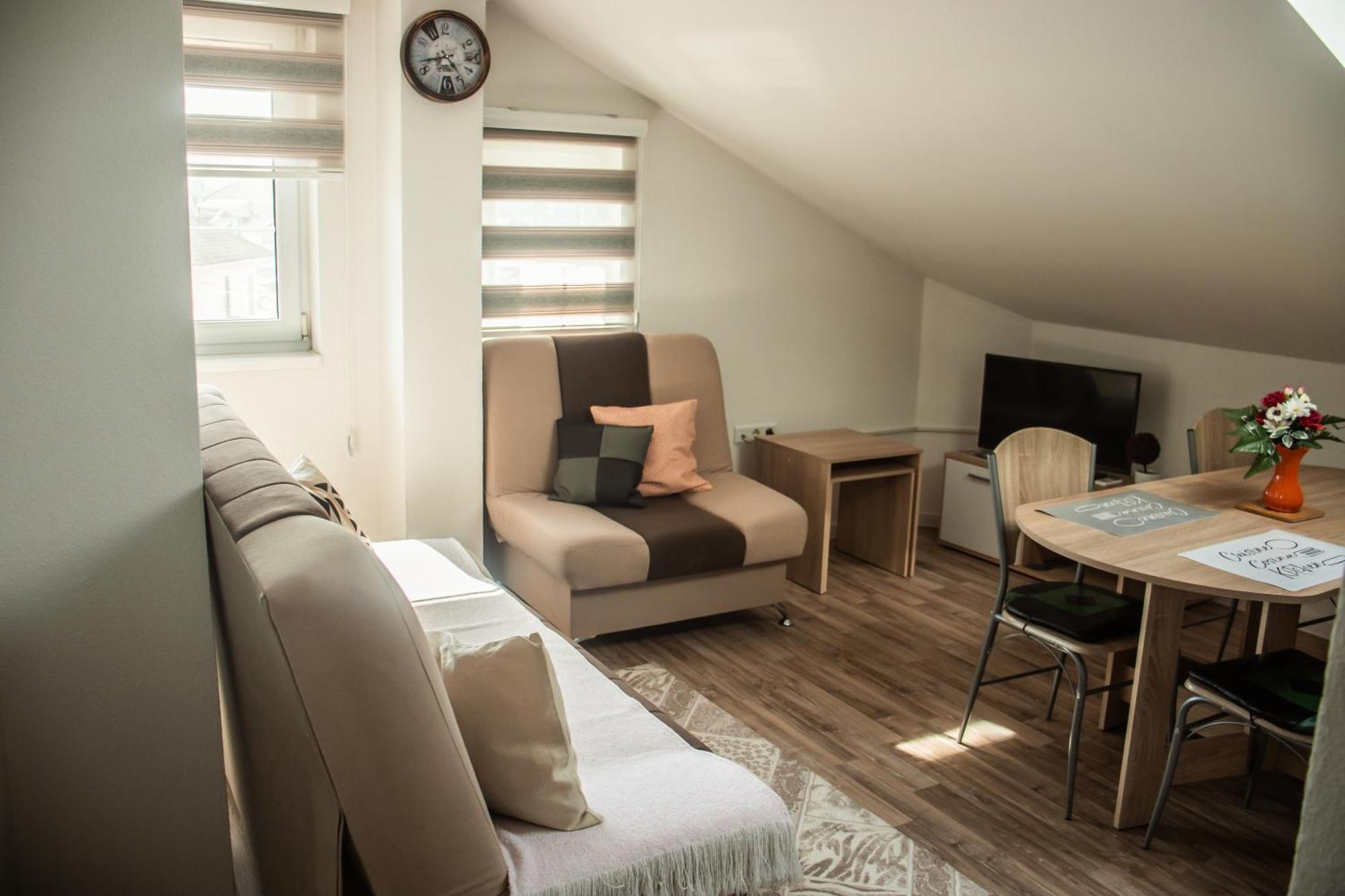 Apartments Basic Visoko Eksteriør bilde