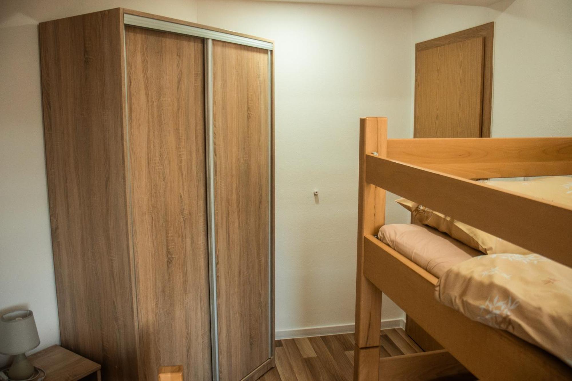 Apartments Basic Visoko Eksteriør bilde