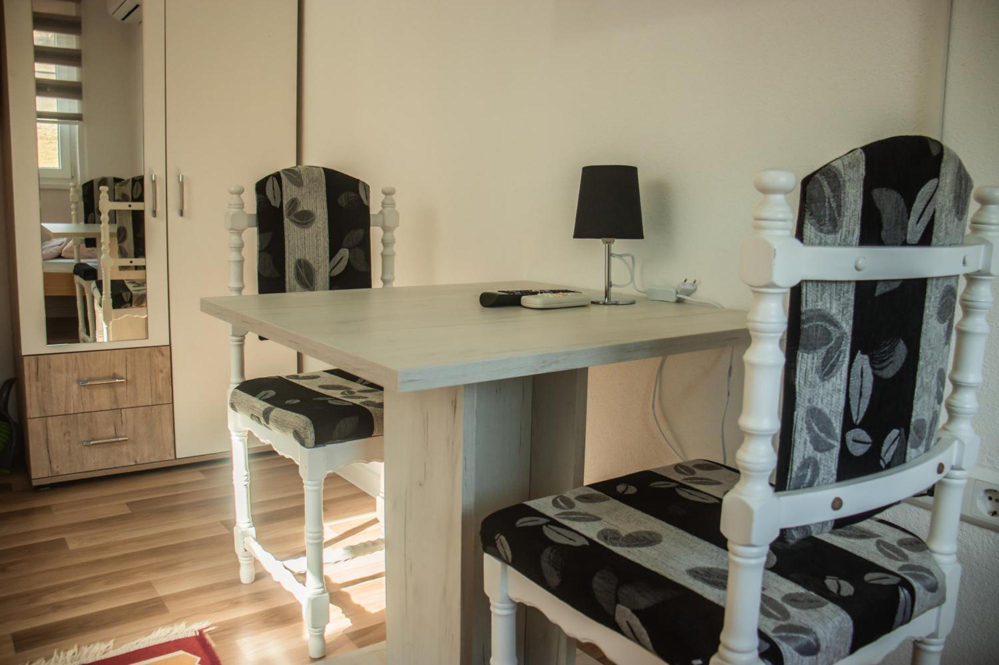 Apartments Basic Visoko Eksteriør bilde