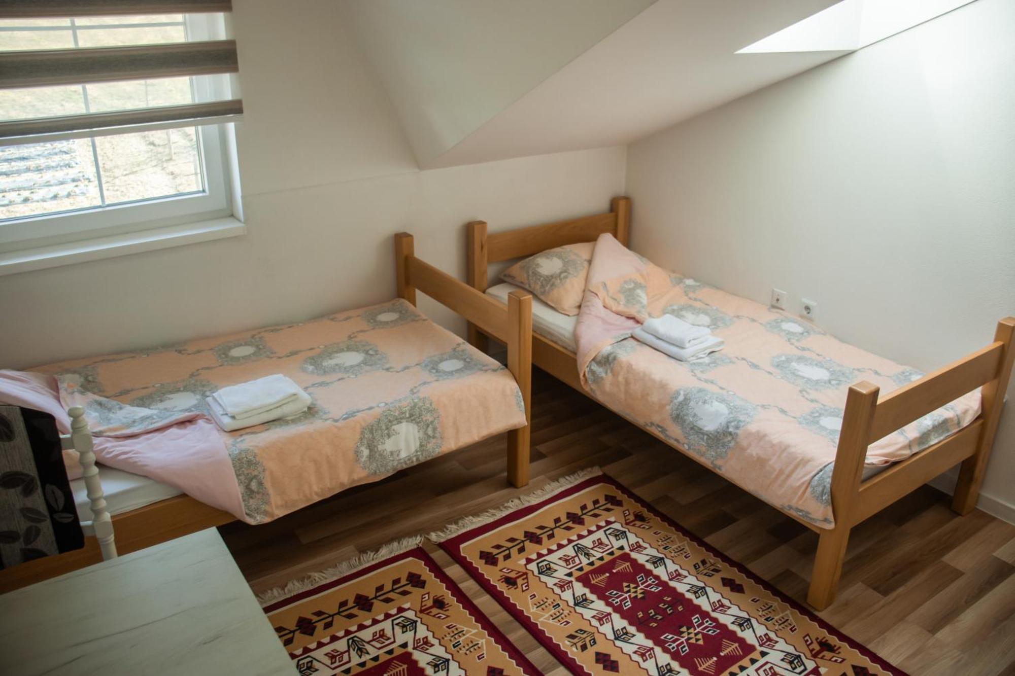 Apartments Basic Visoko Eksteriør bilde