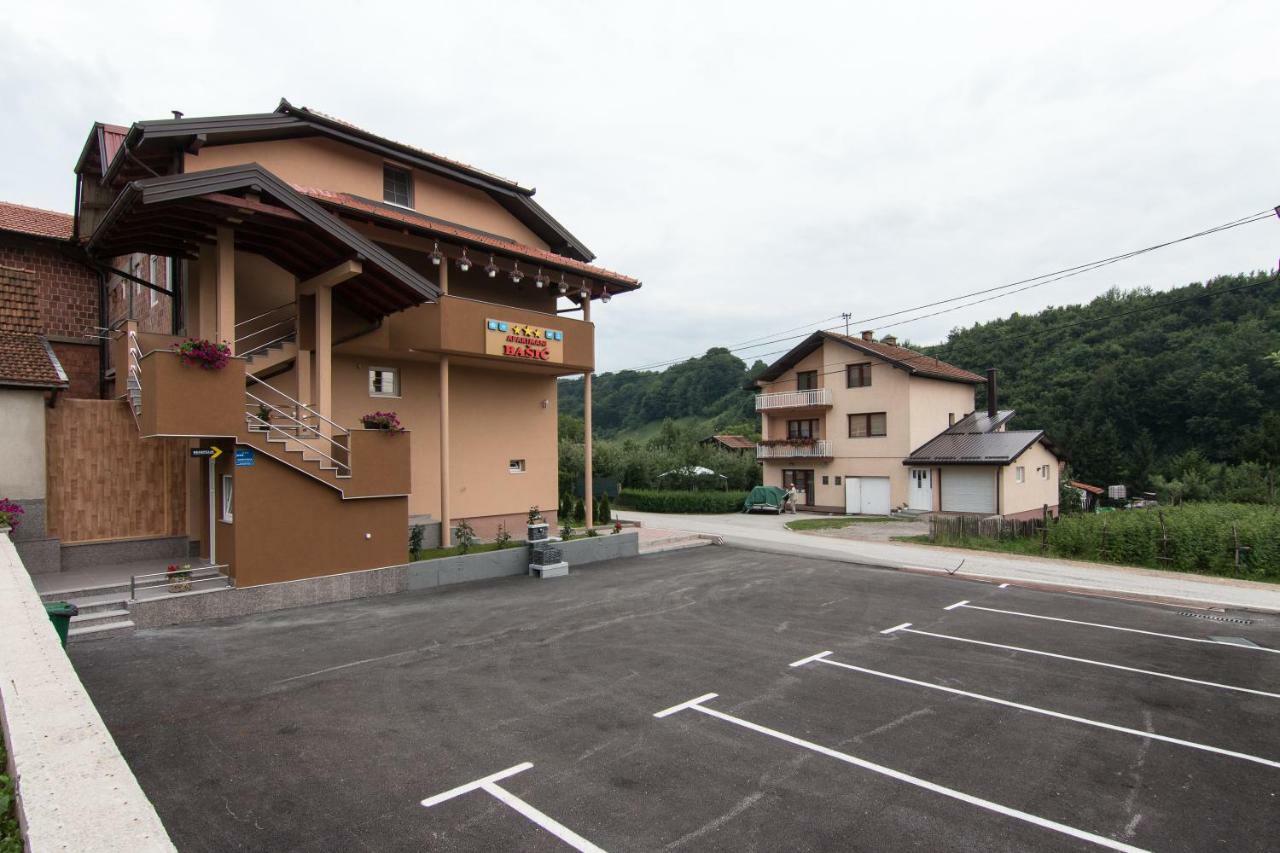 Apartments Basic Visoko Eksteriør bilde